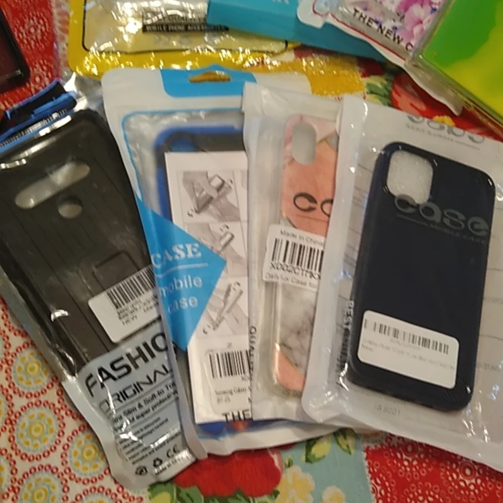 Phone cases bundle - Picture 6 of 16